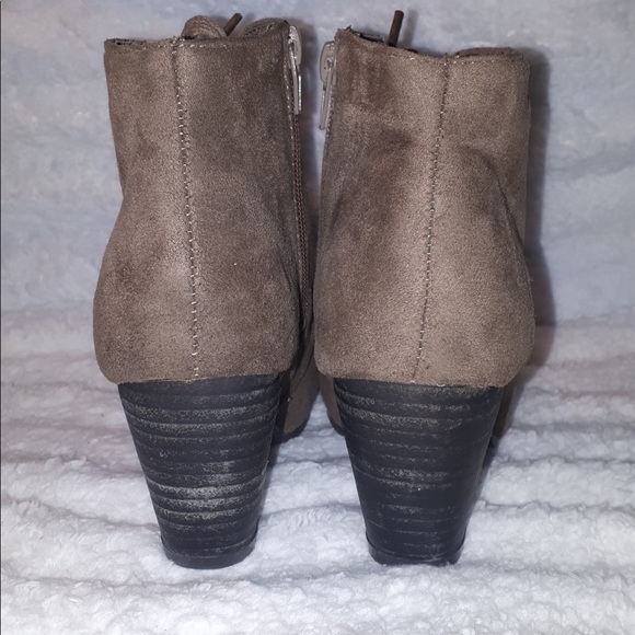 high heel suede boots - Picture 2 of 3